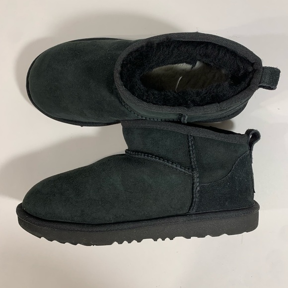 Ugg Kids' Classic Ultra Mini Black 4 - Picture 2 of 5